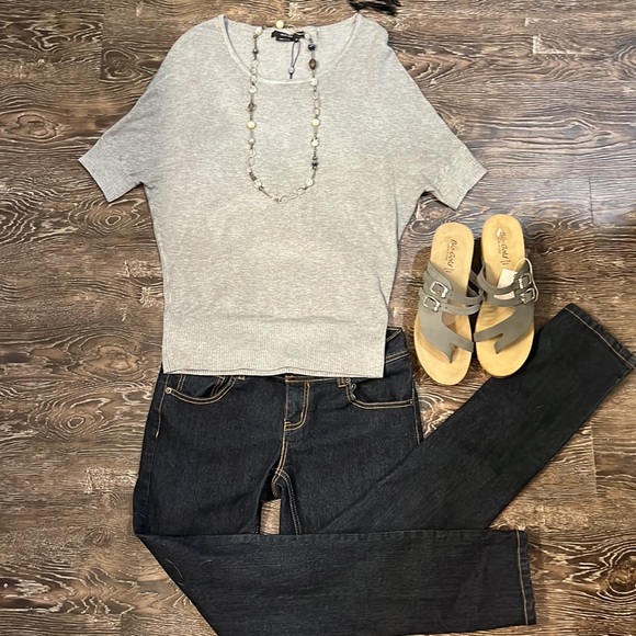 Vertigo Womens Short Sleeve Sweater - Picture 3 of 12